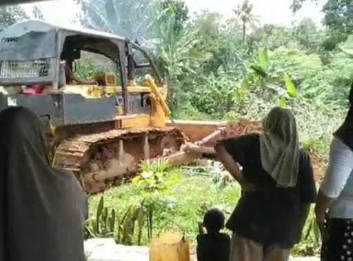 Ratusan Petani Sukaresmi Lawan Pengosongan Paksa PT Bukit Jonggol Asri